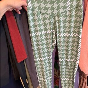 NWOT Aerie Green and White Houndstooth Leggings
